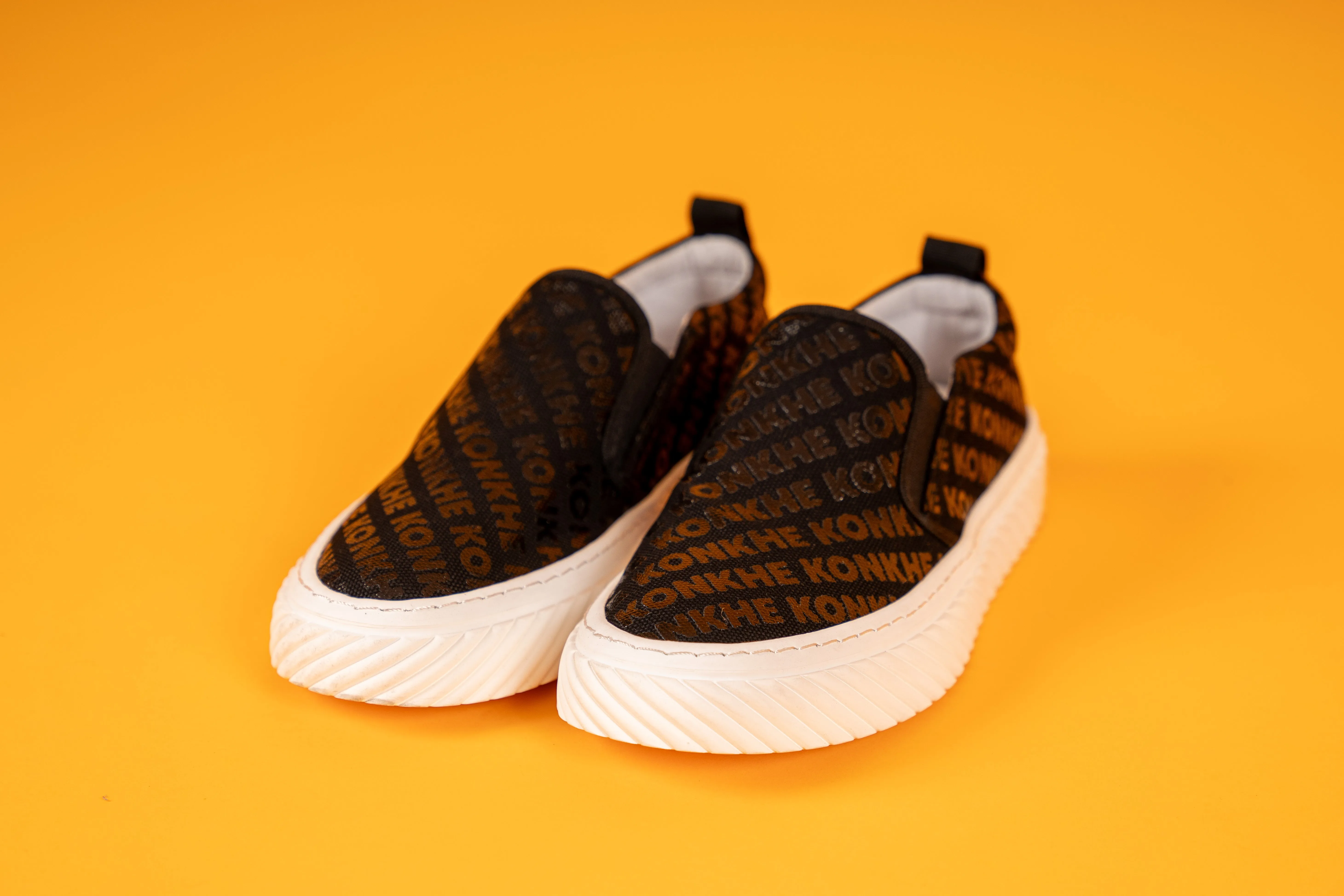 Konkhe 14 unisex Canvas Sneakers