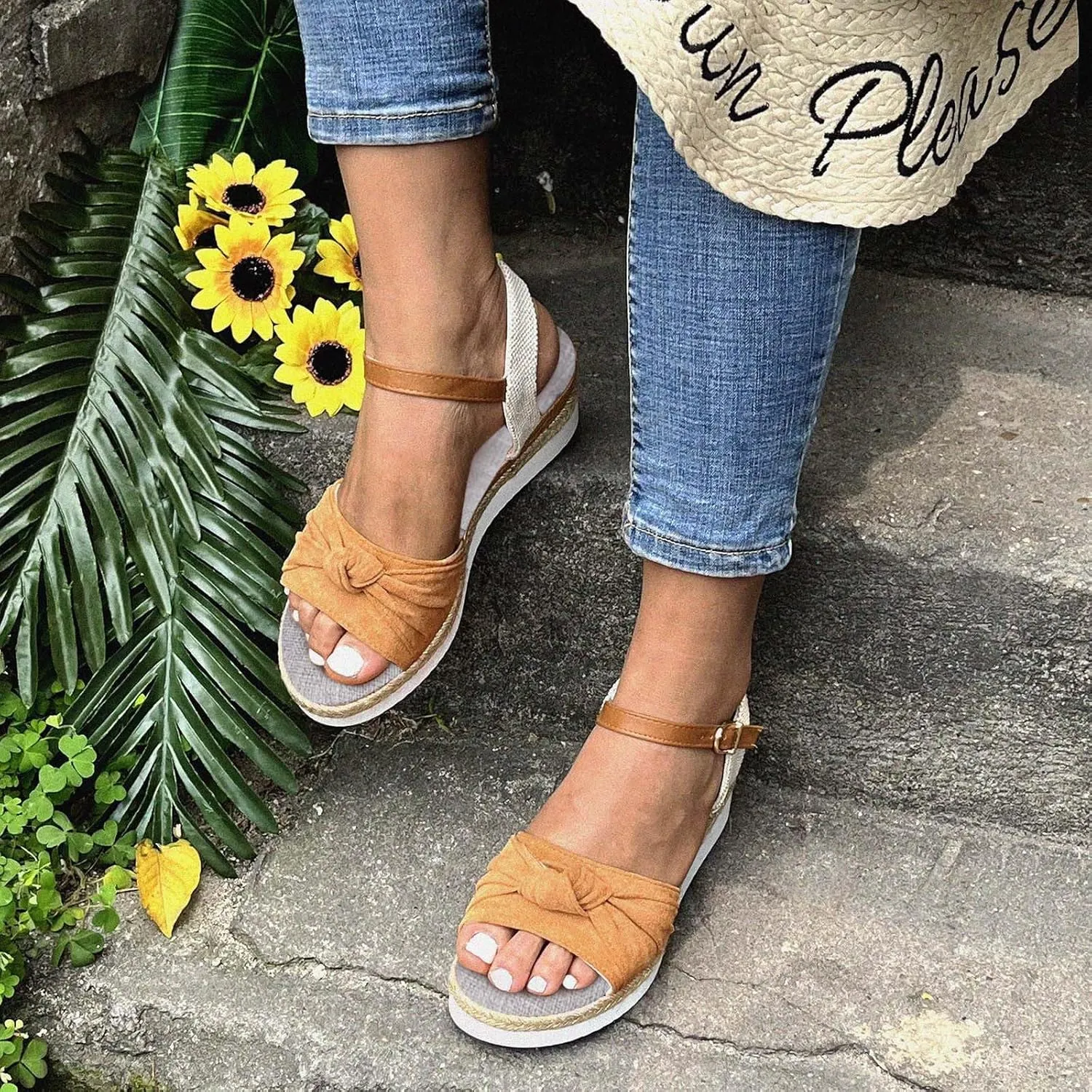 Women's Beach Flip Flop Women Sandals Comfortable Beach Walking Thong Cushion Sandals Slip on Indoor Outdoor